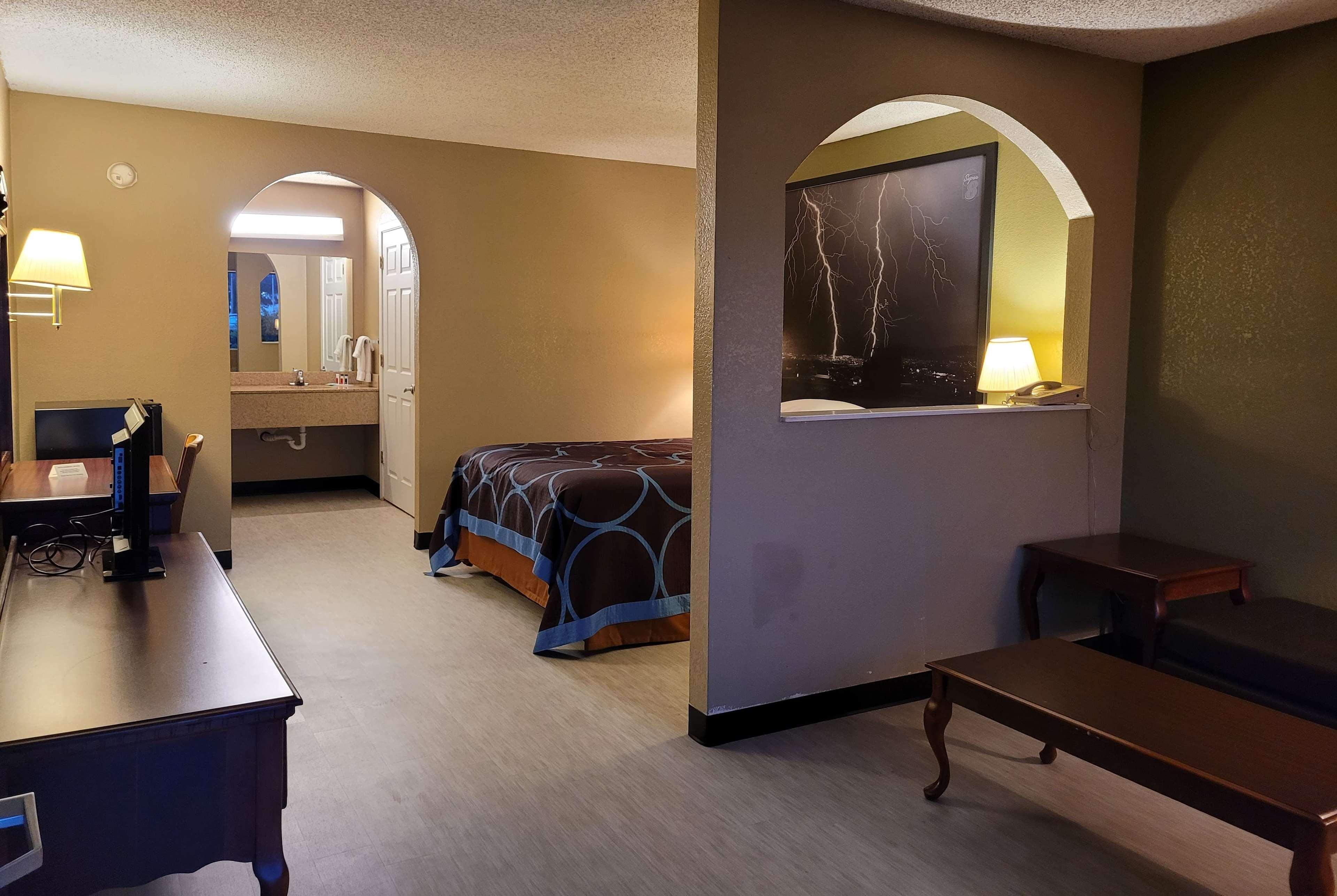 Super 8 By Wyndham Arkadelphia Caddo Valley Area Eksteriør bilde
