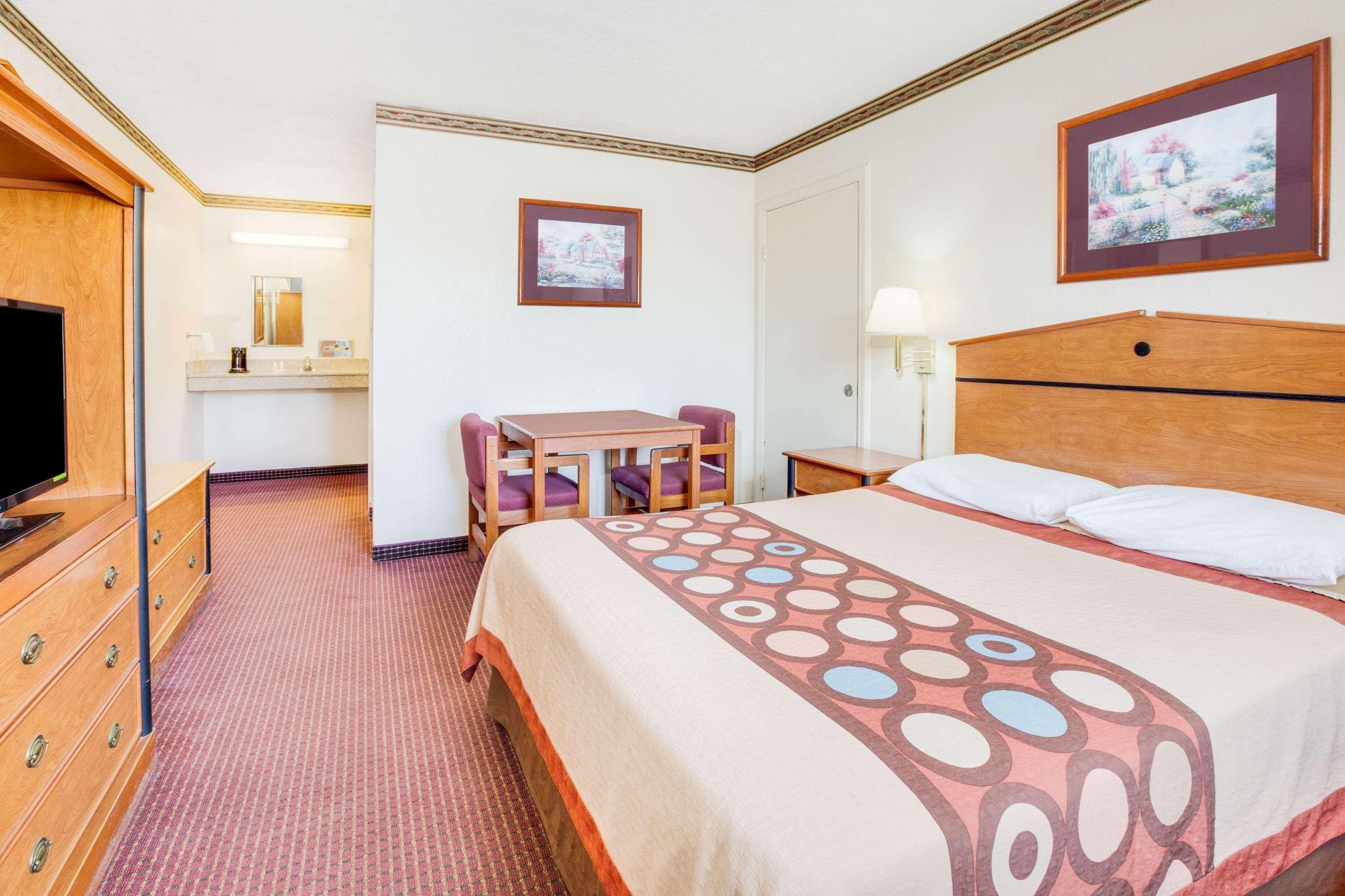 Super 8 By Wyndham Arkadelphia Caddo Valley Area Eksteriør bilde